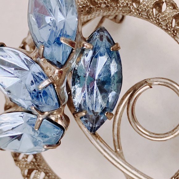 Vintage Mid Century Silver Tone Blue Rhinestone Floral Circle Brooch 1950s Pin - Picture 5 of 15